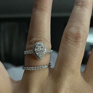 Never worn, white gold, 2 ct